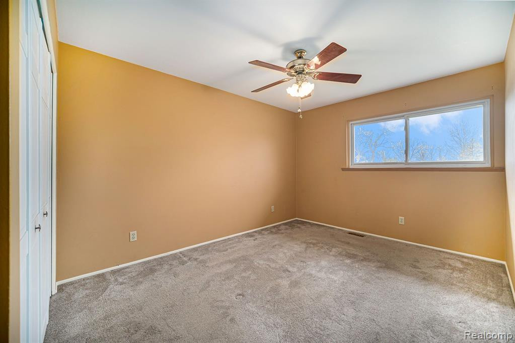 557 Crestwood Circle, Saline, MI 48176 — Photo 17
