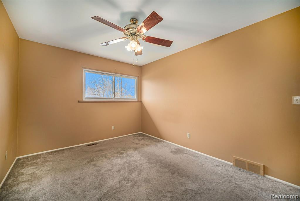 557 Crestwood Circle, Saline, MI 48176 — Photo 18