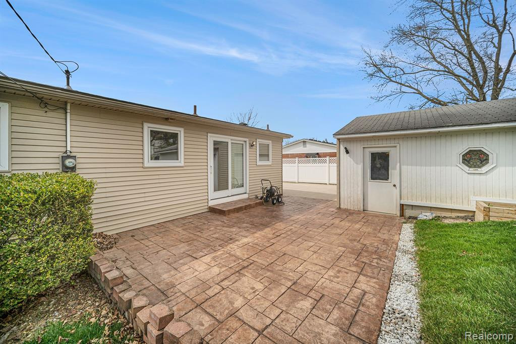 557 Crestwood Circle, Saline, MI 48176 — Photo 35