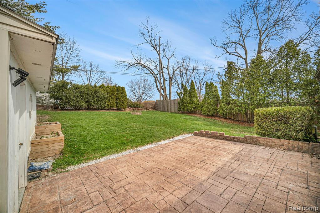 557 Crestwood Circle, Saline, MI 48176 — Photo 36
