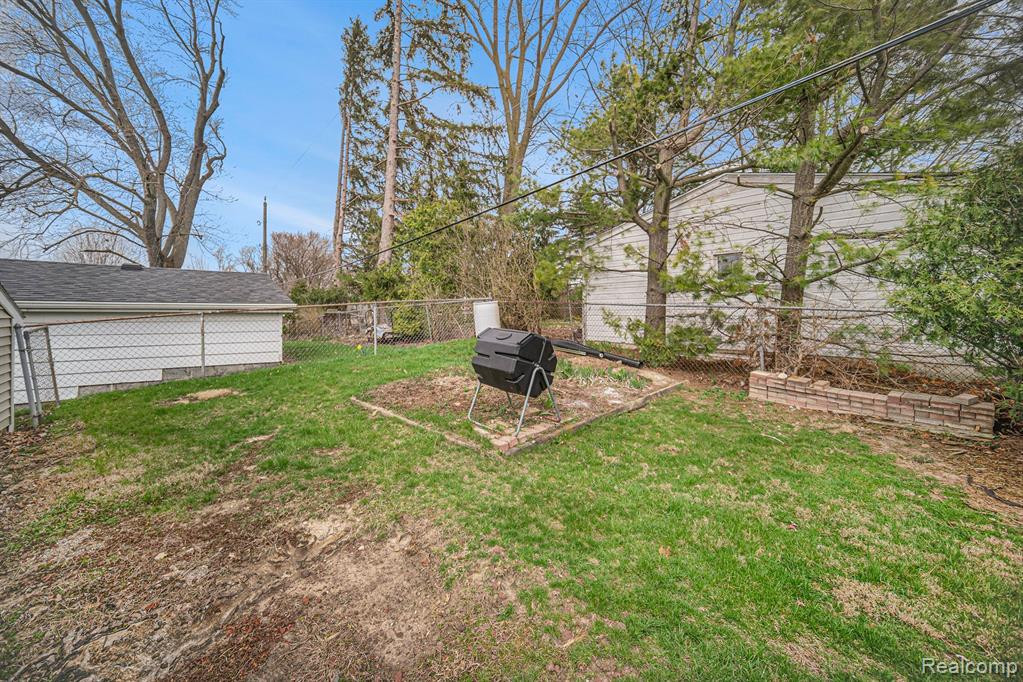 557 Crestwood Circle, Saline, MI 48176 — Photo 37
