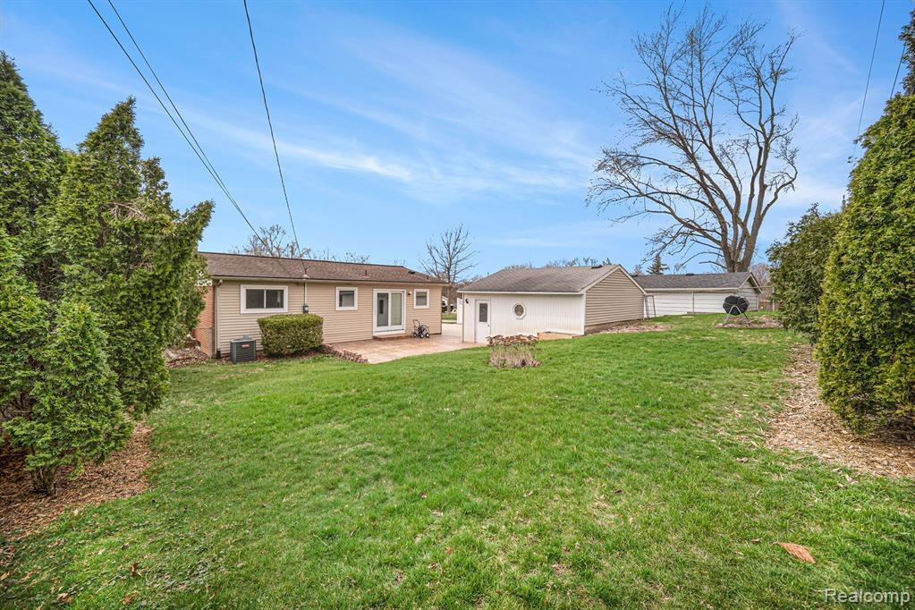 557 Crestwood Circle, Saline, MI 48176 — Photo 38