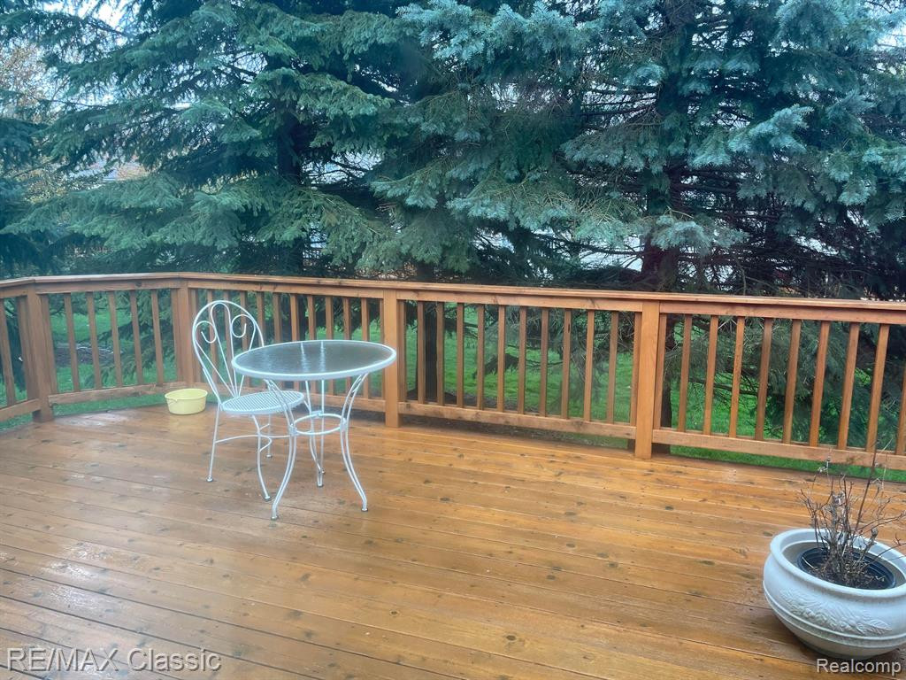 2070 RED MAPLE Lane, 106, Commerce Twp, MI 48390 — Photo 2