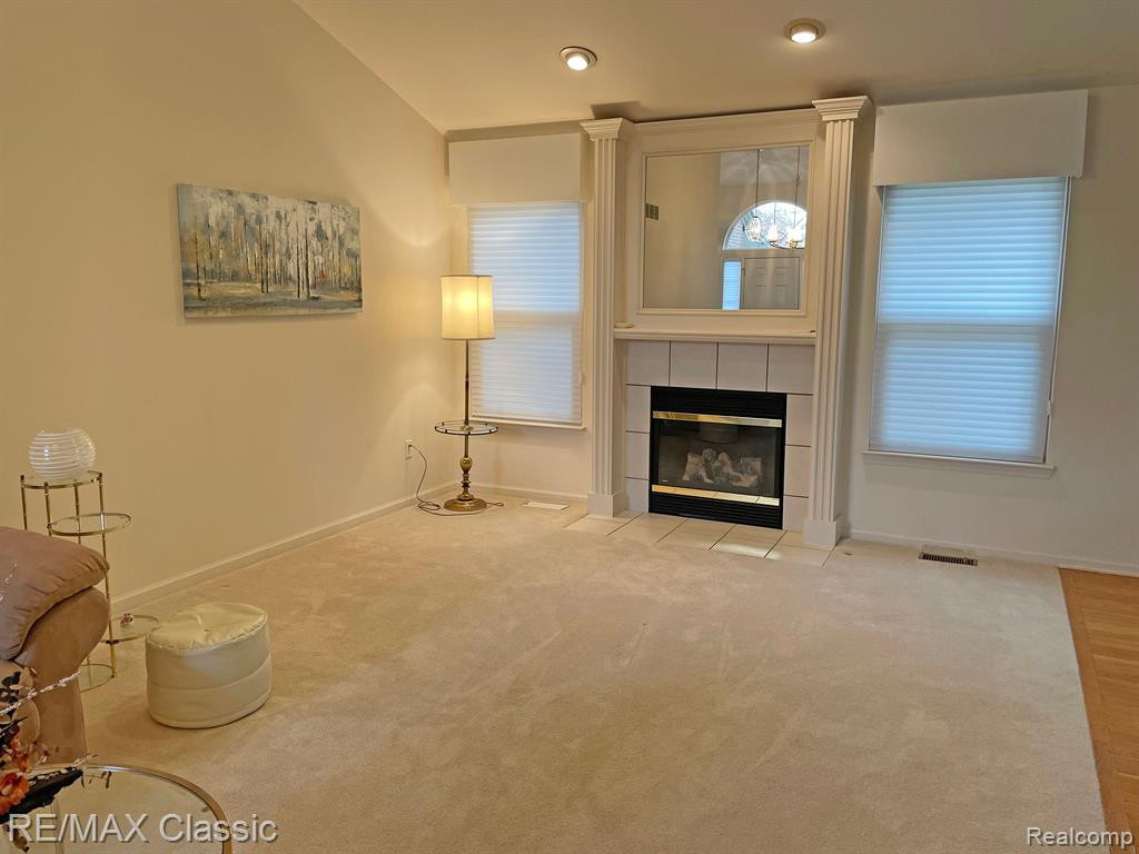 2070 RED MAPLE Lane, 106, Commerce Twp, MI 48390 — Photo 8