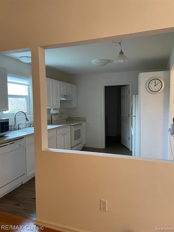 2070 RED MAPLE Lane, 106, Commerce Twp, MI 48390 — Photo 16