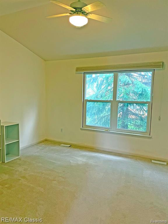2070 RED MAPLE Lane, 106, Commerce Twp, MI 48390 — Photo 20