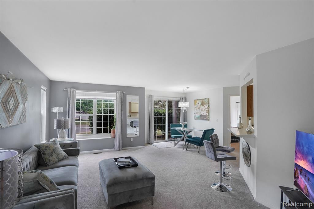 228 BROOKWOOD Drive, 6, South Lyon, MI 48178 — Photo 2