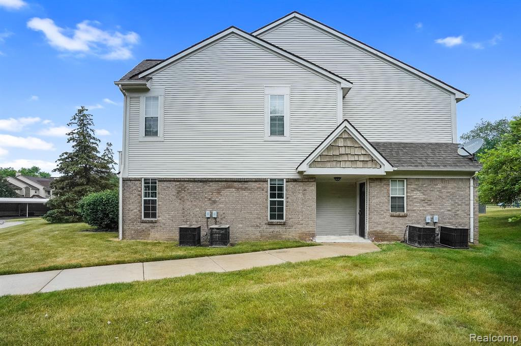228 BROOKWOOD Drive, 6, South Lyon, MI 48178 — Photo 15