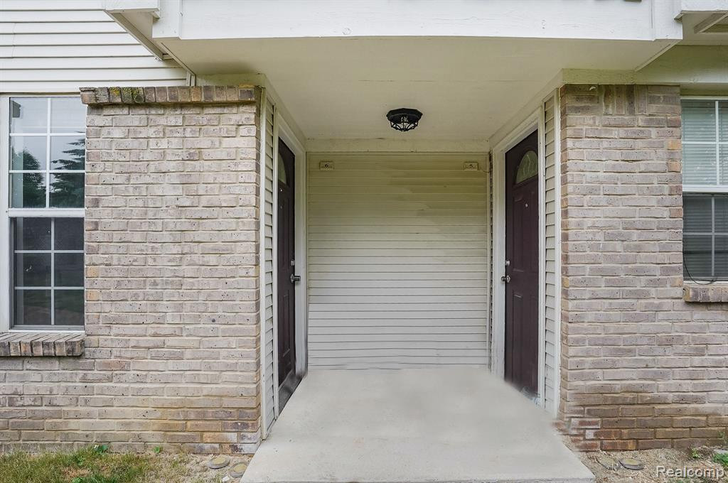 228 BROOKWOOD Drive, 6, South Lyon, MI 48178 — Photo 16