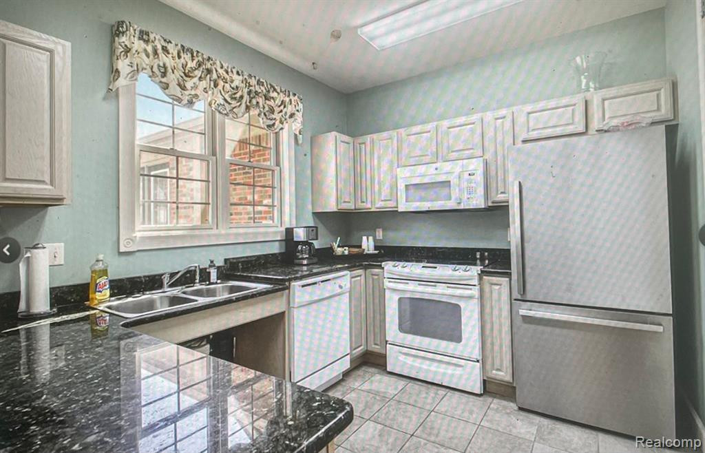 228 BROOKWOOD Drive, 6, South Lyon, MI 48178 — Photo 28