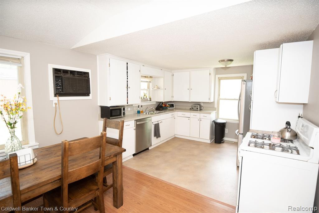 326 N ANN Street, Byron, MI 48418 — Photo 6