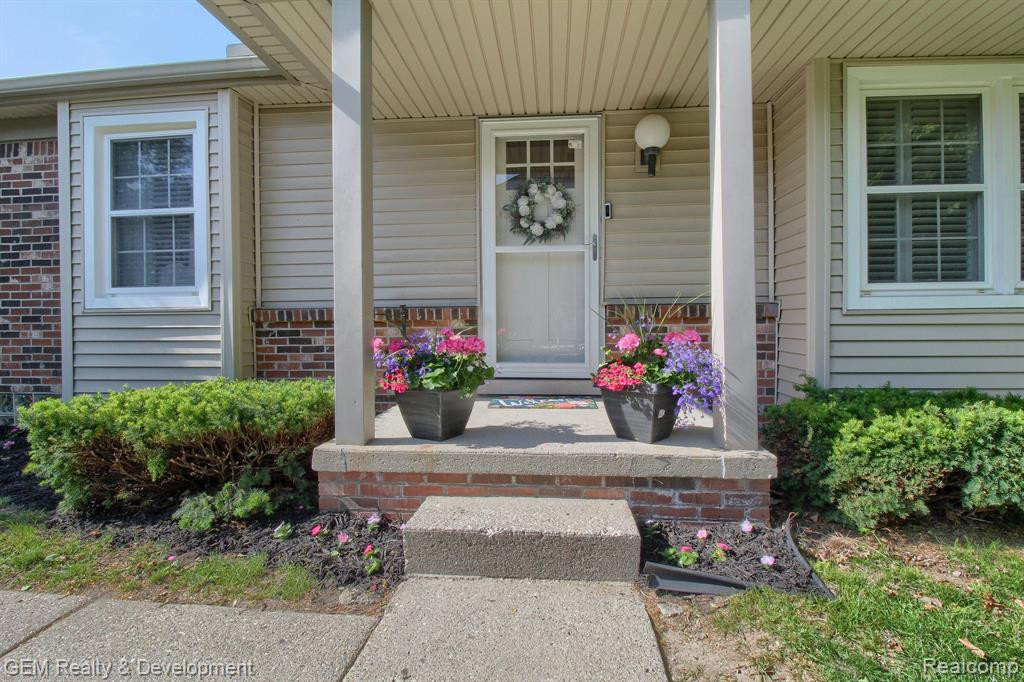 24300 BASHIAN Drive, Novi, MI — Photo 3