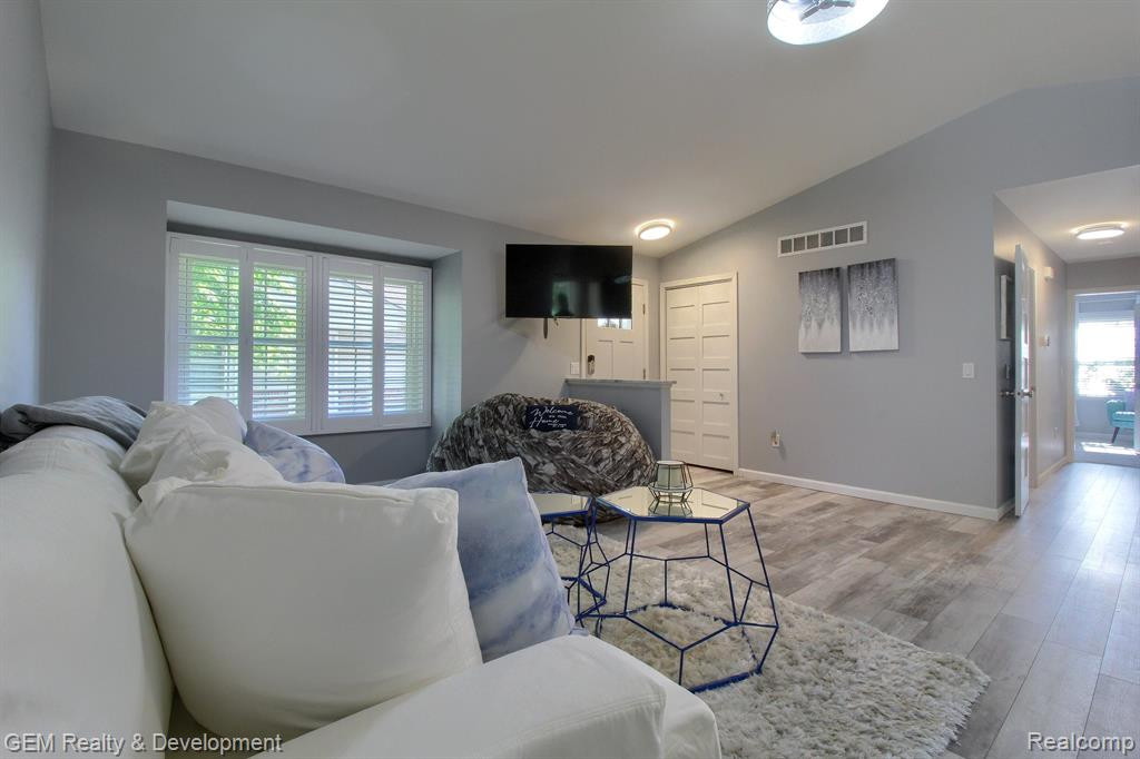24300 BASHIAN Drive, Novi, MI — Photo 4