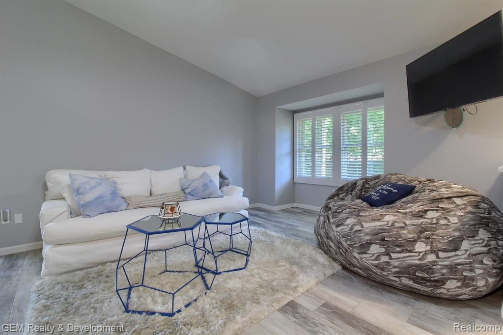 24300 BASHIAN Drive, Novi, MI — Photo 5