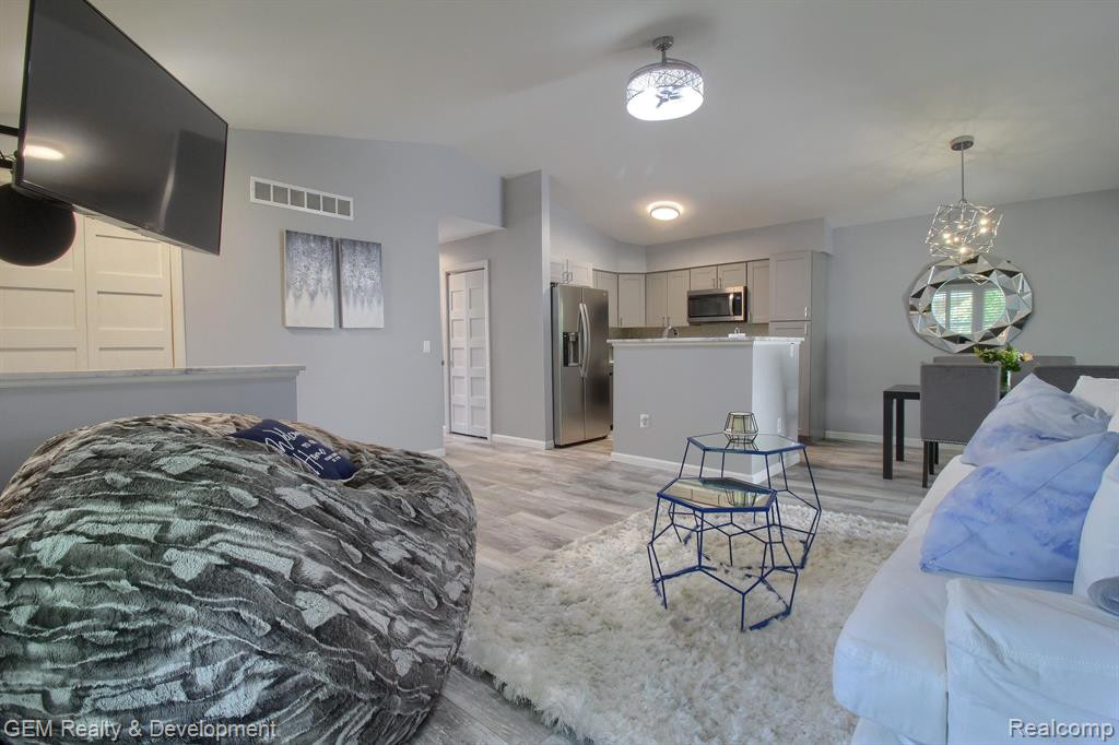 24300 BASHIAN Drive, Novi, MI — Photo 6