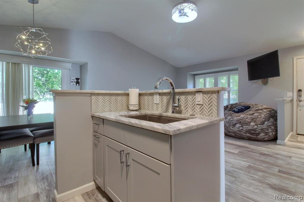 24300 BASHIAN Drive, Novi, MI — Photo 11
