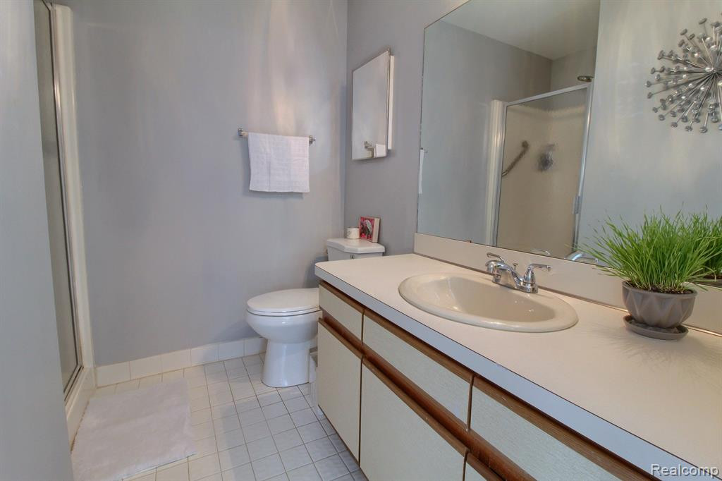 24300 BASHIAN Drive, Novi, MI — Photo 16