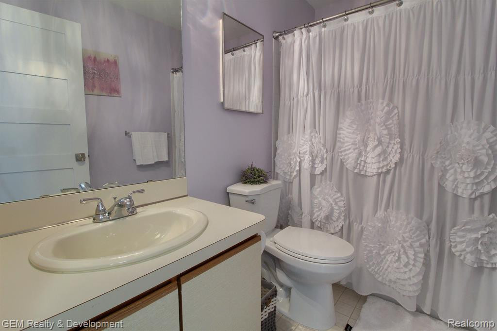 24300 BASHIAN Drive, Novi, MI — Photo 19