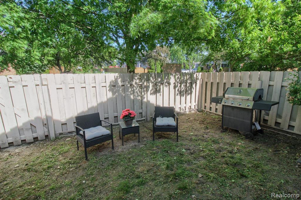 24300 BASHIAN Drive, Novi, MI — Photo 23