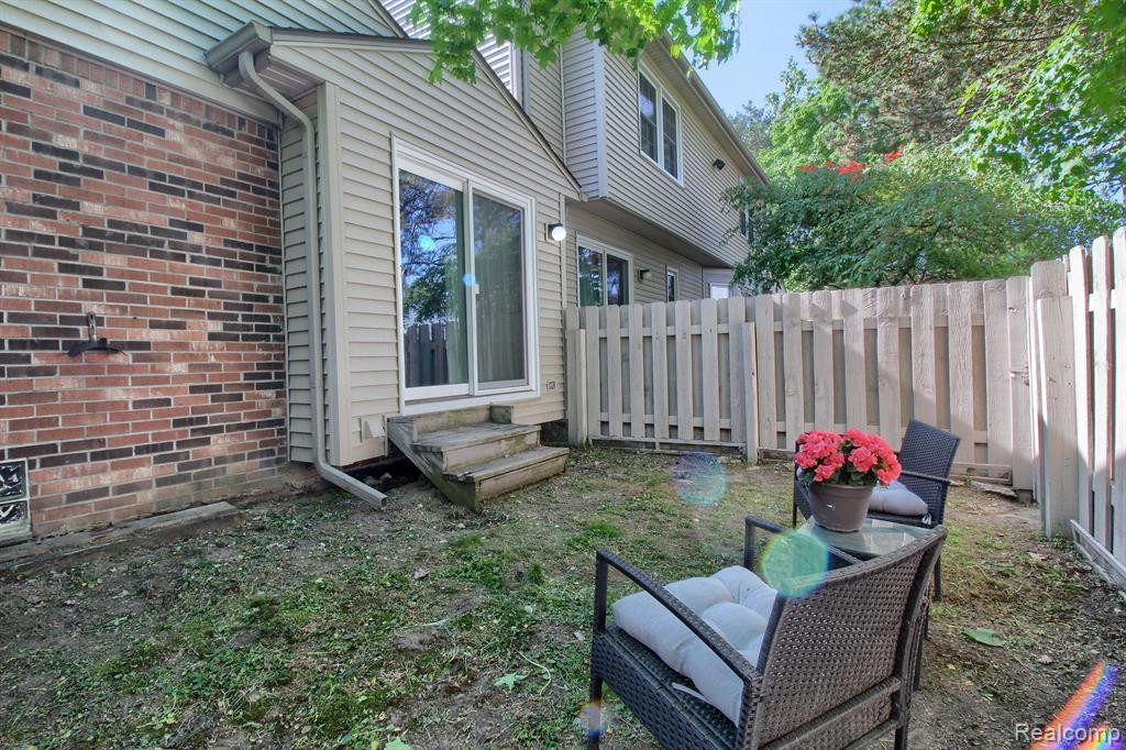 24300 BASHIAN Drive, Novi, MI — Photo 24