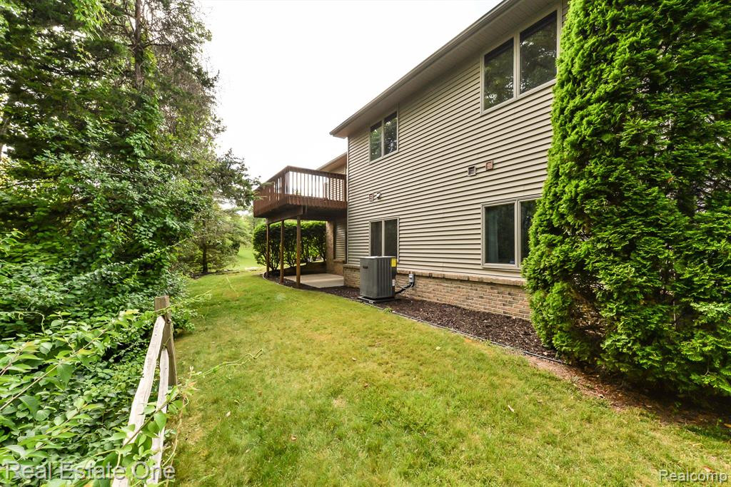 1111 MILDRED J, Brighton, MI 48116 — Photo 3