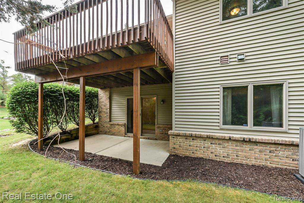 1111 MILDRED J, Brighton, MI 48116 — Photo 4