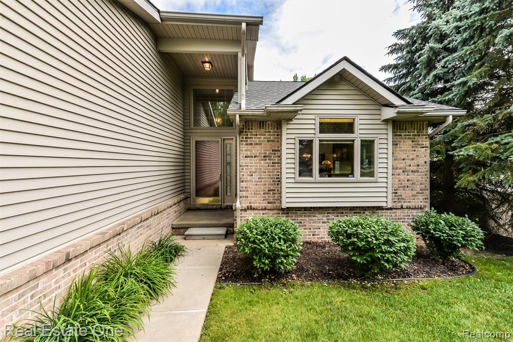 1111 MILDRED J, Brighton, MI 48116 — Photo 5