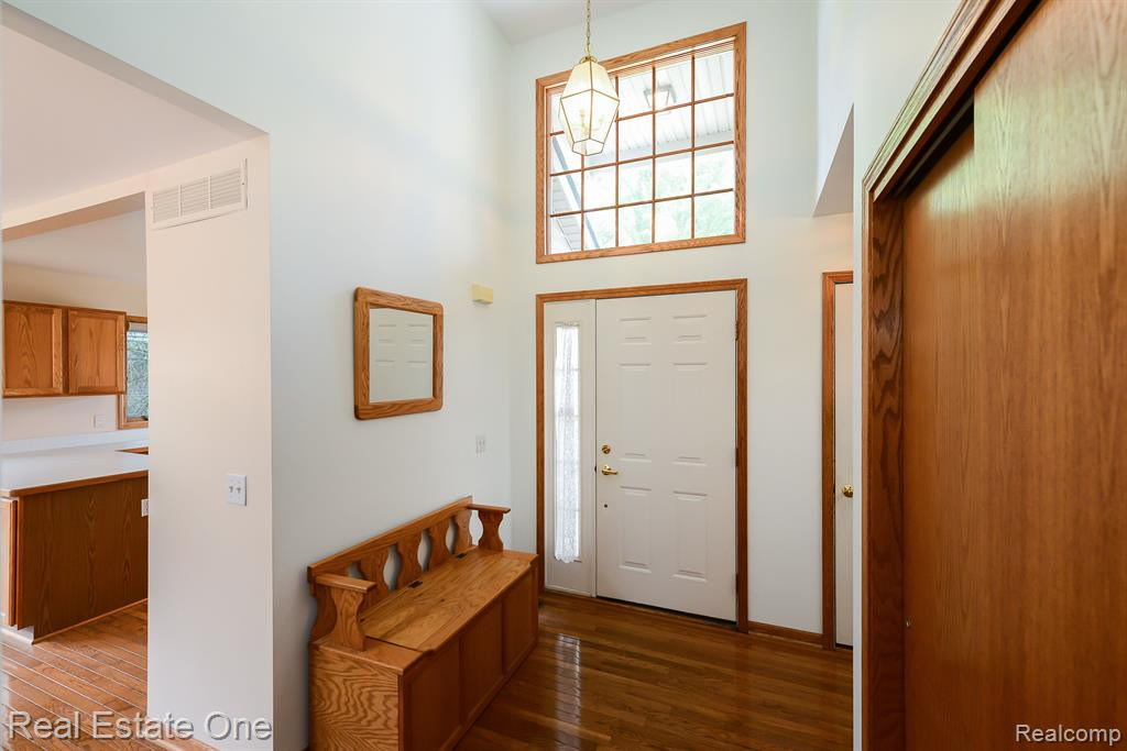 1111 MILDRED J, Brighton, MI 48116 — Photo 6