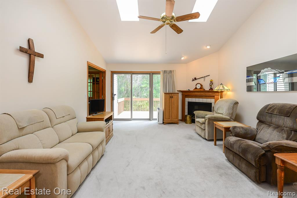 1111 MILDRED J, Brighton, MI 48116 — Photo 9