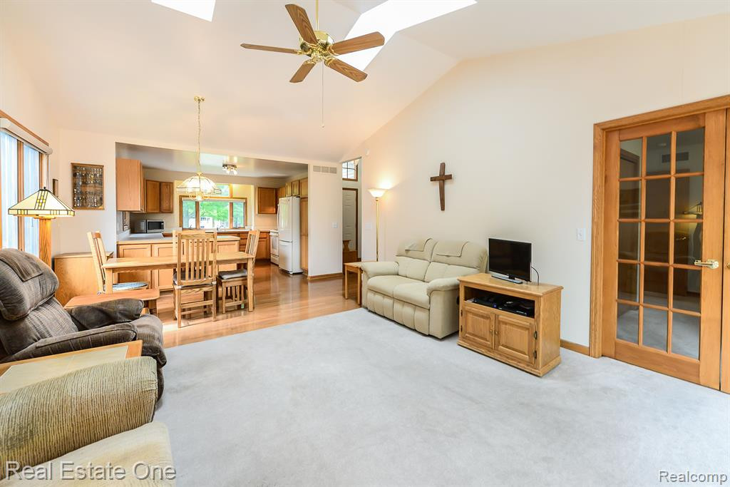 1111 MILDRED J, Brighton, MI 48116 — Photo 11
