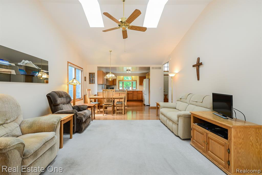 1111 MILDRED J, Brighton, MI 48116 — Photo 12