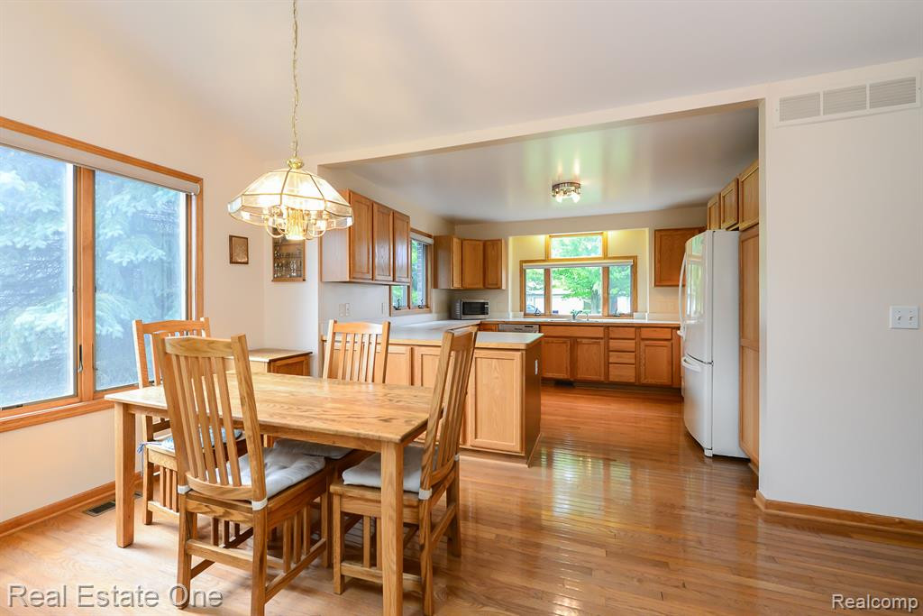 1111 MILDRED J, Brighton, MI 48116 — Photo 13