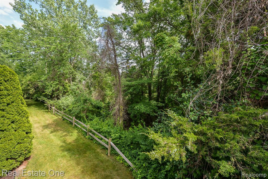 1111 MILDRED J, Brighton, MI 48116 — Photo 17