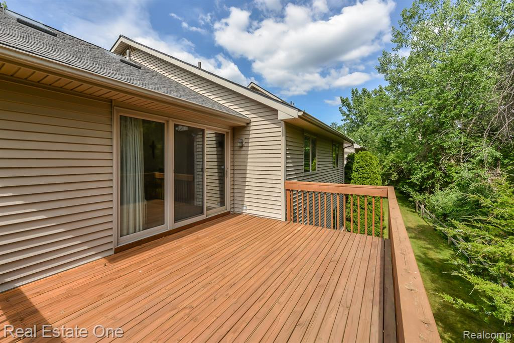 1111 MILDRED J, Brighton, MI 48116 — Photo 19