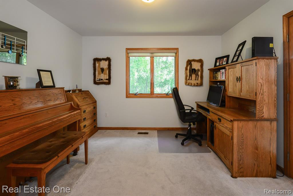 1111 MILDRED J, Brighton, MI 48116 — Photo 20