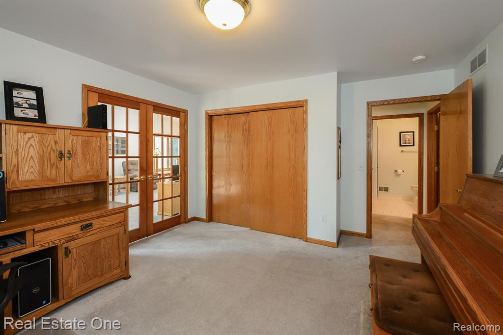 1111 MILDRED J, Brighton, MI 48116 — Photo 21