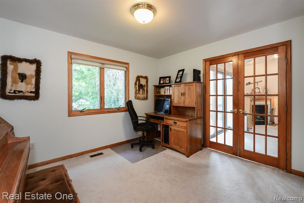 1111 MILDRED J, Brighton, MI 48116 — Photo 22