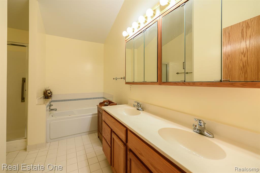 1111 MILDRED J, Brighton, MI 48116 — Photo 28