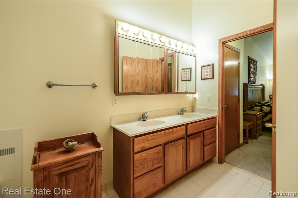 1111 MILDRED J, Brighton, MI 48116 — Photo 30