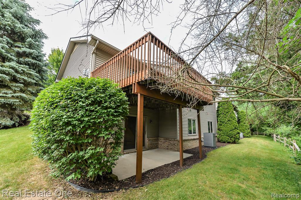 1111 MILDRED J, Brighton, MI 48116 — Photo 41
