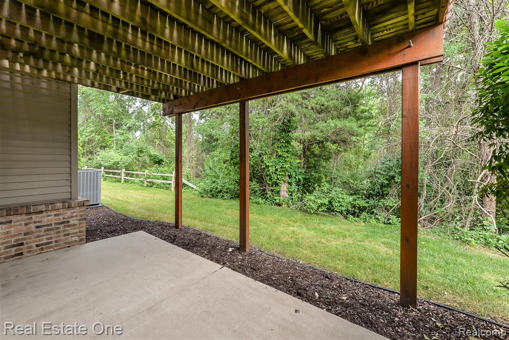 1111 MILDRED J, Brighton, MI 48116 — Photo 42