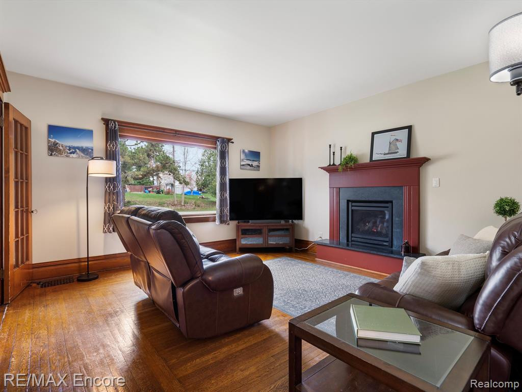 306 E ELMWOOD, Leonard, MI 48367 — Photo 14
