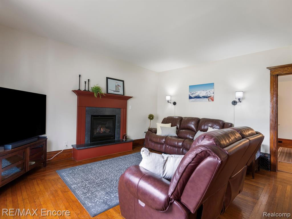 306 E ELMWOOD, Leonard, MI 48367 — Photo 15