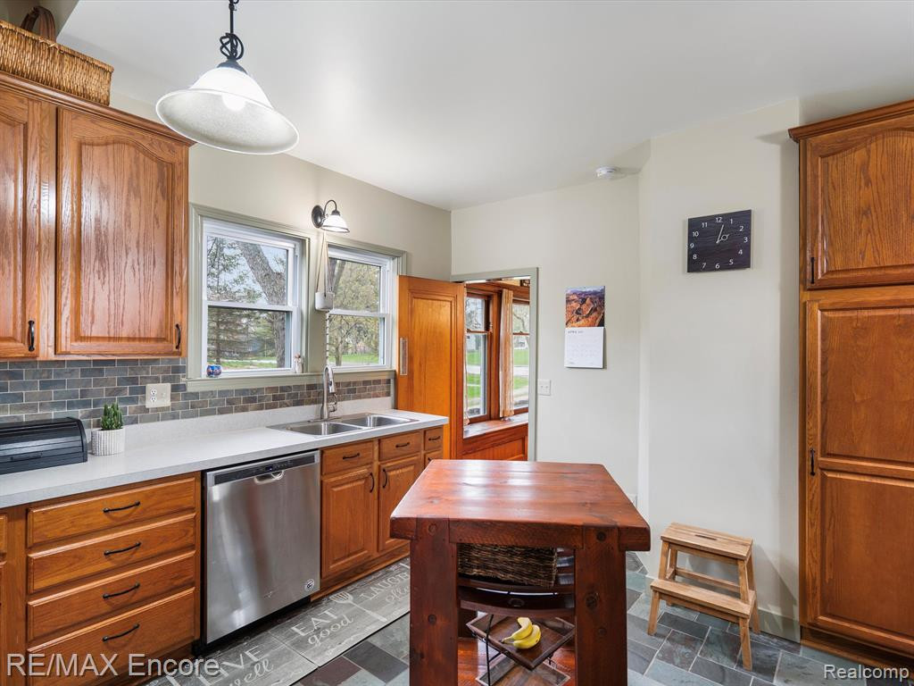 306 E ELMWOOD, Leonard, MI 48367 — Photo 19