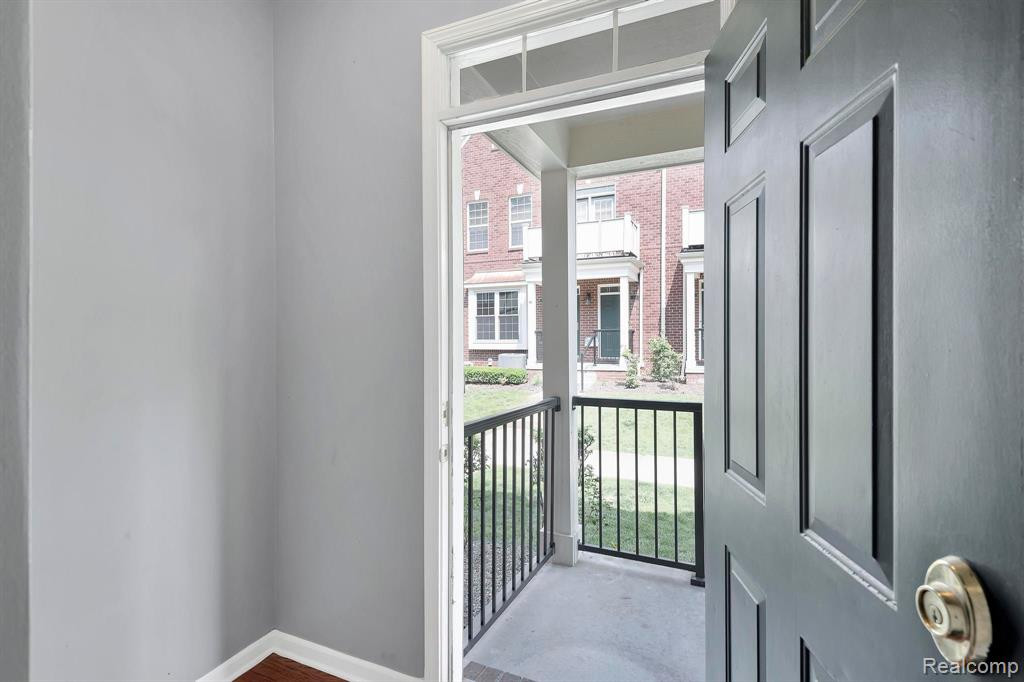 1117 FOUNTAIN VIEW CIRCLE Circle, South Lyon, MI 48178 — Photo 2