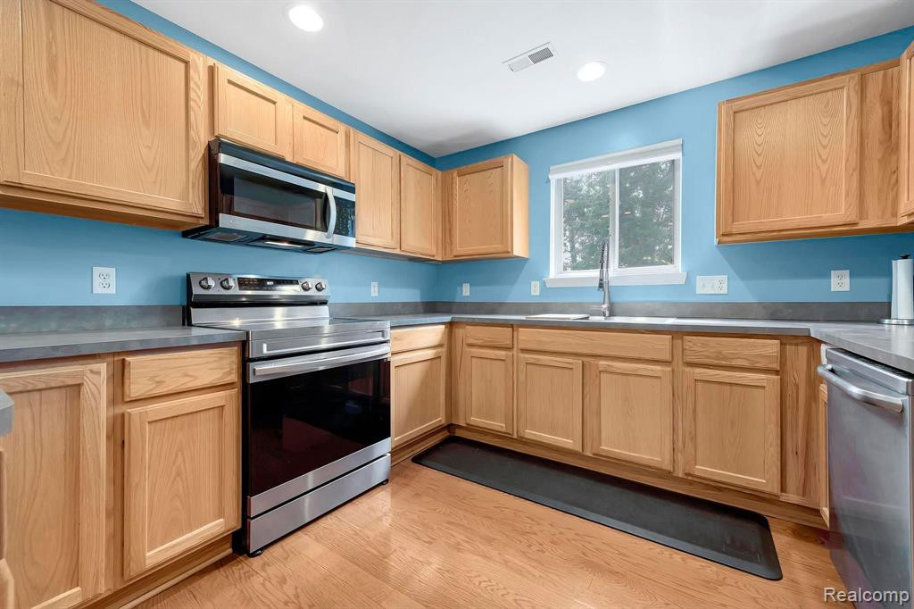1117 FOUNTAIN VIEW CIRCLE Circle, South Lyon, MI 48178 — Photo 12