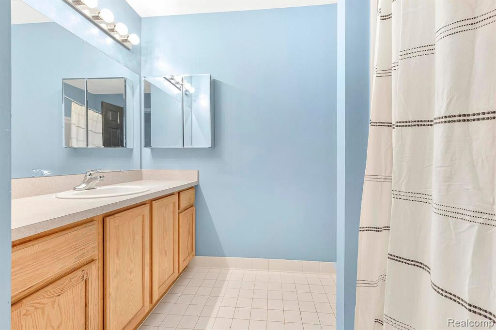 1117 FOUNTAIN VIEW CIRCLE Circle, South Lyon, MI 48178 — Photo 26