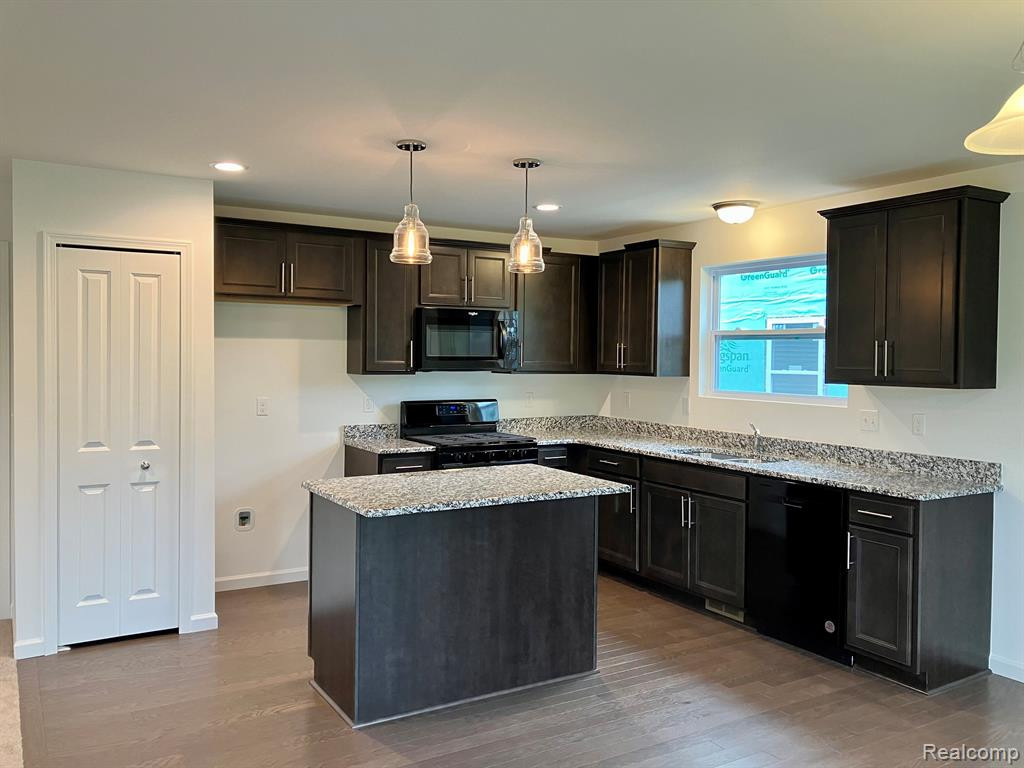 10193 SWAN LAKE Circle, 37, Ypsilanti, MI 48197 — Photo 5
