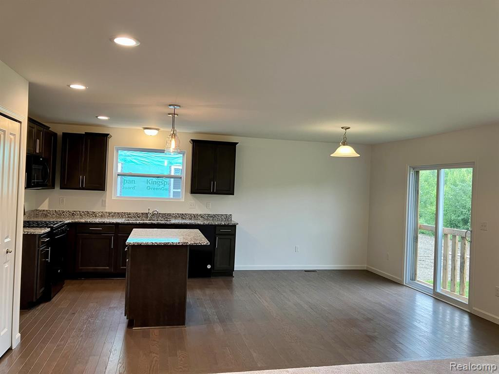 10193 SWAN LAKE Circle, 37, Ypsilanti, MI 48197 — Photo 6