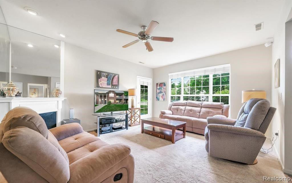 27106 CHESAPEAKE Circle, Walled Lake, MI 48390 — Photo 4